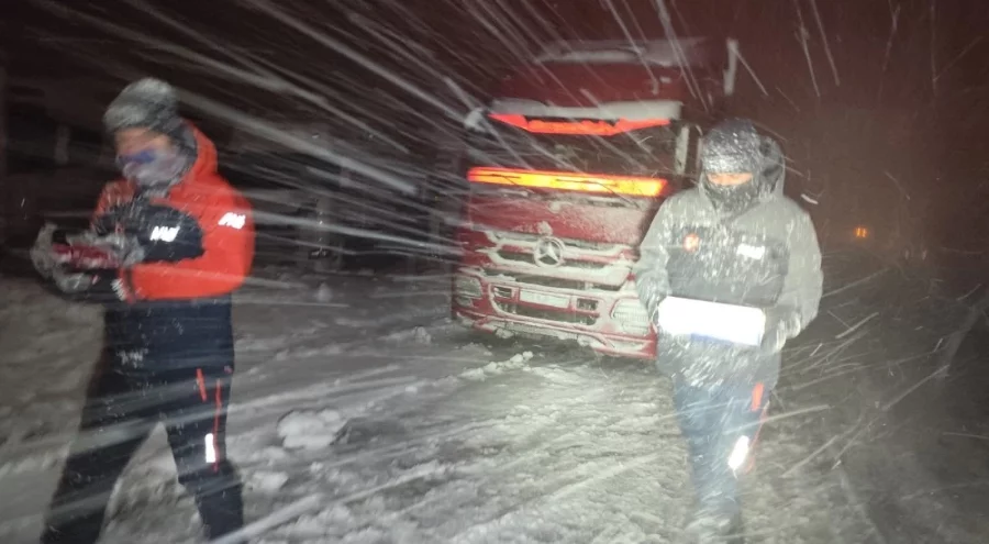 Kardan dolayı mahsur kalanlara kumanya desteği