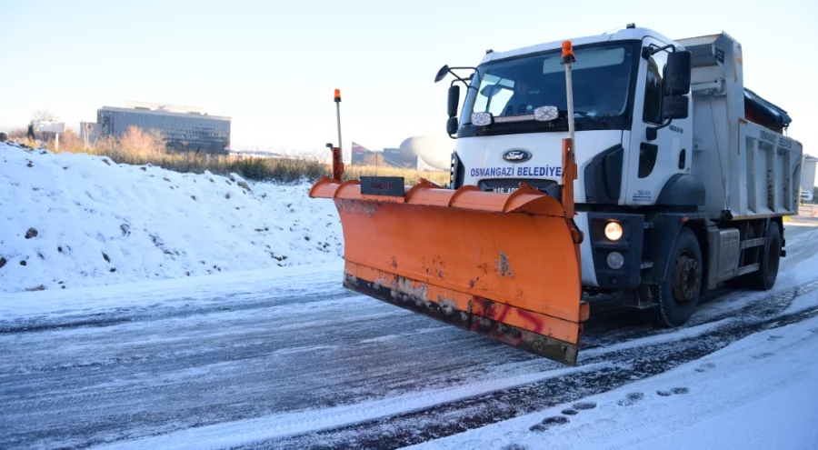Osmangazi'de ekipler tuzlama çalışmalarını sürdürüyor