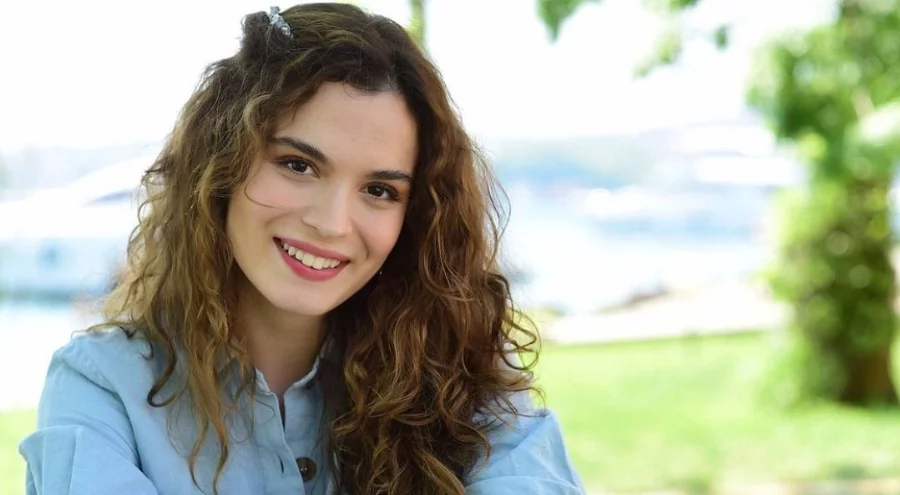 Ünlü oyuncu Aslı Bekiroğlu: 'Miyom ameliyatında yanlışlıkla bağırsağımı kestiler'