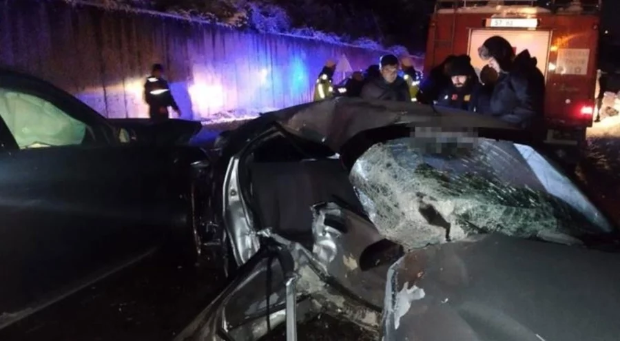 2 otomobil kafa kafaya çarpıştı: Ölüler ve yaralılar var