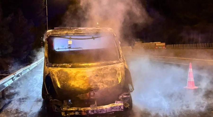 Seyir halindeki çekici yandı!