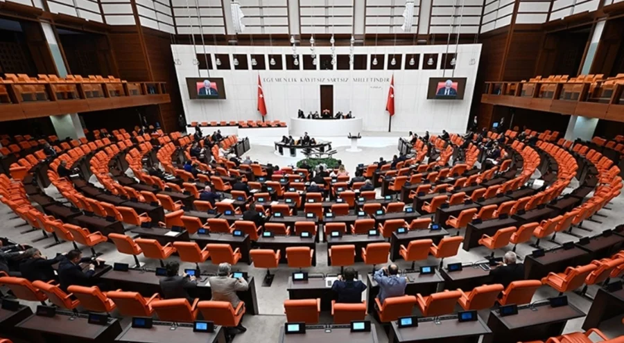 TBMM'de dikkat çeken istek: Sigara içmeyen personel erken çıksın