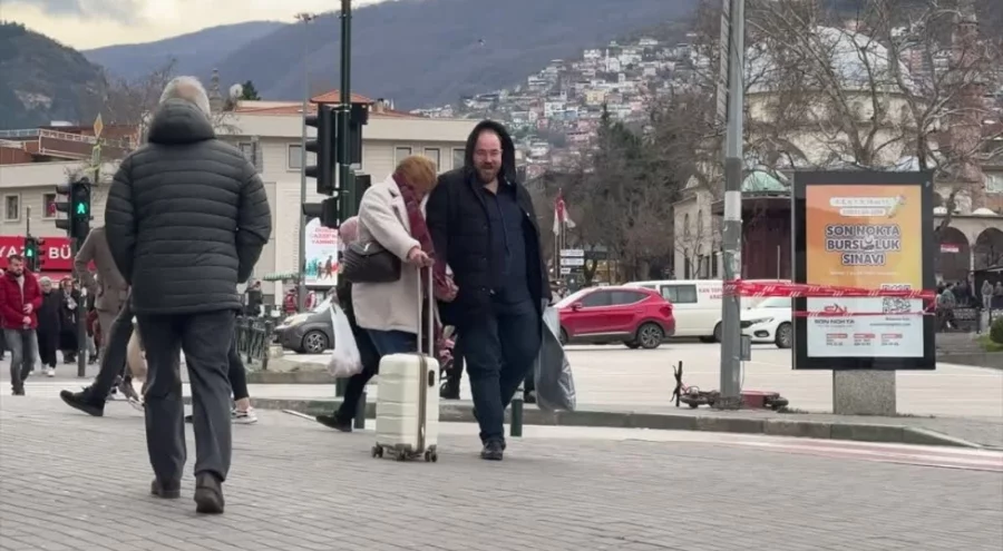 Bursa'da şiddetli rüzgar etkisini sürdürüyor