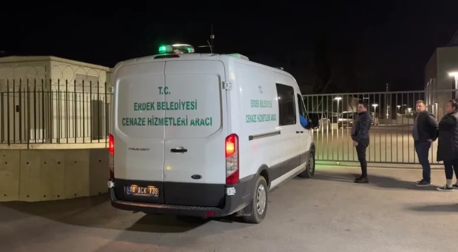 Balıkesir'de kayıp olarak aranan Elif Kumal'ın cenazesi Bursa Adli Tıp Kurumu'na getirildi