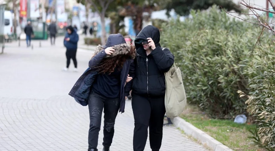 Bursa'da kuvvetli lodos nedeniyle parklar, müzeler ve spor tesisleri geçici olarak kapatıldı!