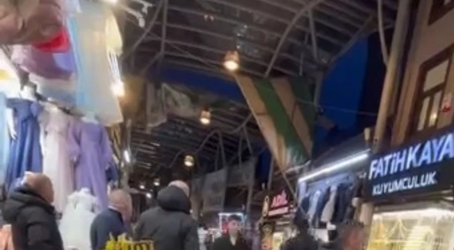 Bursa'da Tarihi Kapalı Çarşı'da çatılar uçtu!