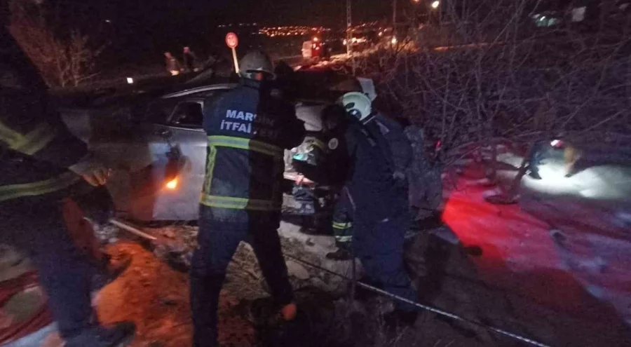 Otomobil elektrik direğine çarptı: 1 yaralı