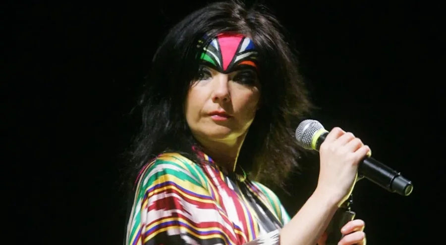 Dünyaca ünlü İzlandalı sanatçı Björk'ten Grönlandlılara bağımsızlık çağrısı!