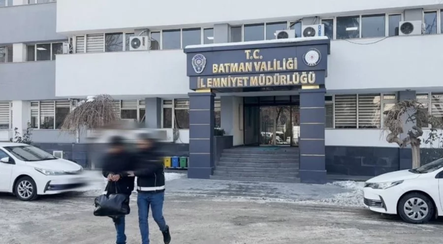 Otobüsteki yabancı uyruklu adamın midesinden çıkanlar şoke etti