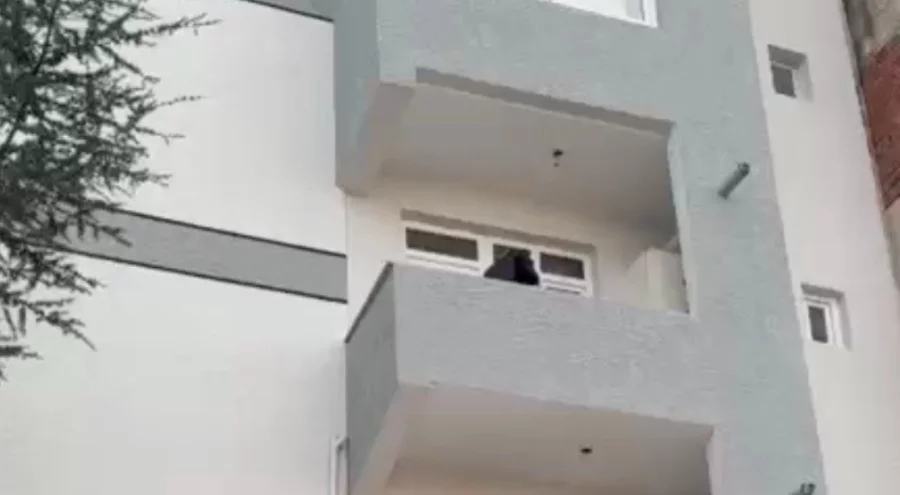 Bursa'da cezaevinden izinli çıkan şüpheli dehşet saçtı! Teslim olmamak için kendini balkona kilitledi