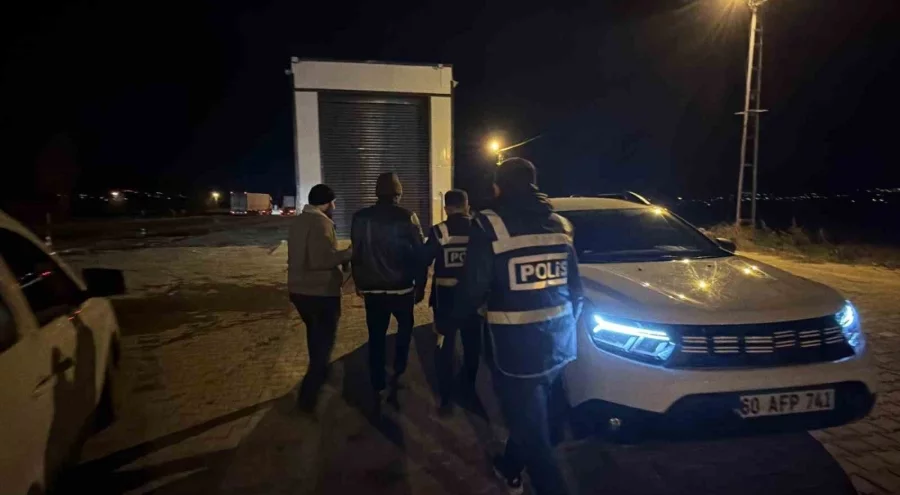 Durdurulan otobüste 5 kaçak göçmen yakalandı