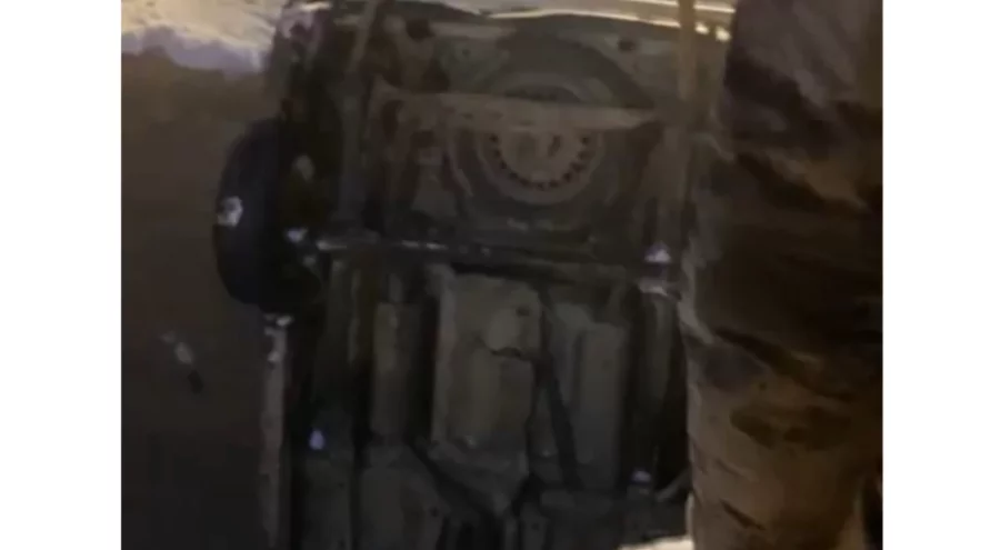 Buzlanma nedeniyle köprüden düşen otomobildeki 4 kişi yaralandı