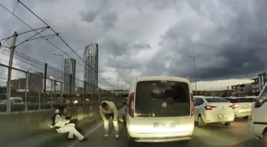 Bursa'da vicdanları sızlatan kaza! Yaralıyı bırakıp aracını kontrol etti