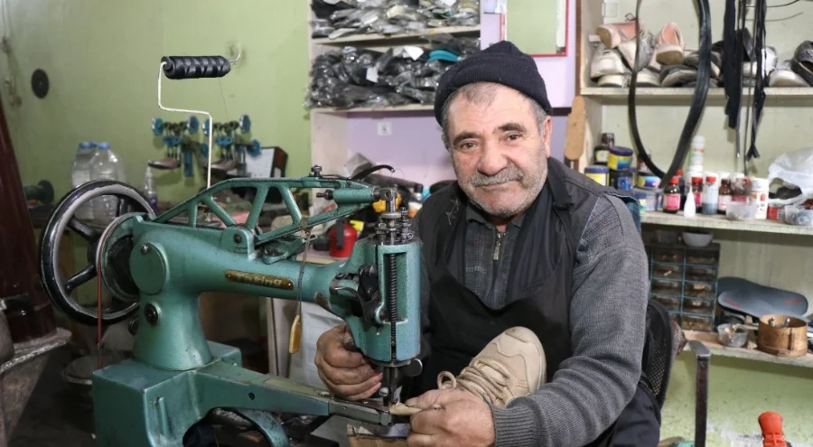 Kış geldi, ayakkabı tamircilerinin işleri açıldı