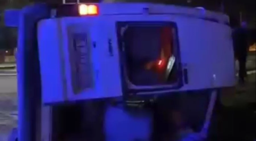 Hafif ticari araçla işçi servisi çarpıştı: Ölü ve yaralılar var