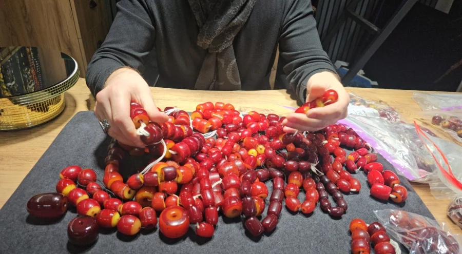 90 bin dolarlık 600 parça tarihi Osmanlı kehribarı, ustaların elinde yeniden şekillenecek