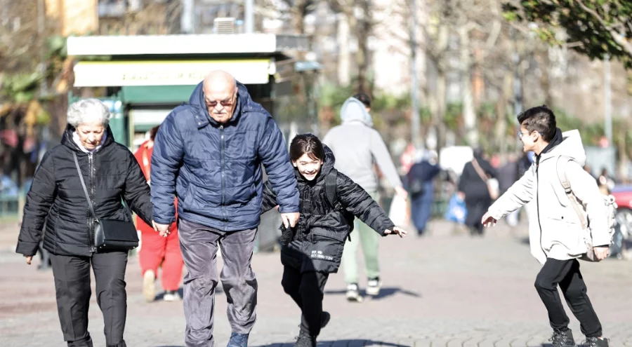 Bursa'da kuvvetli rüzgar etkili oluyor!  Vatandaşlar zor anlar yaşadı...