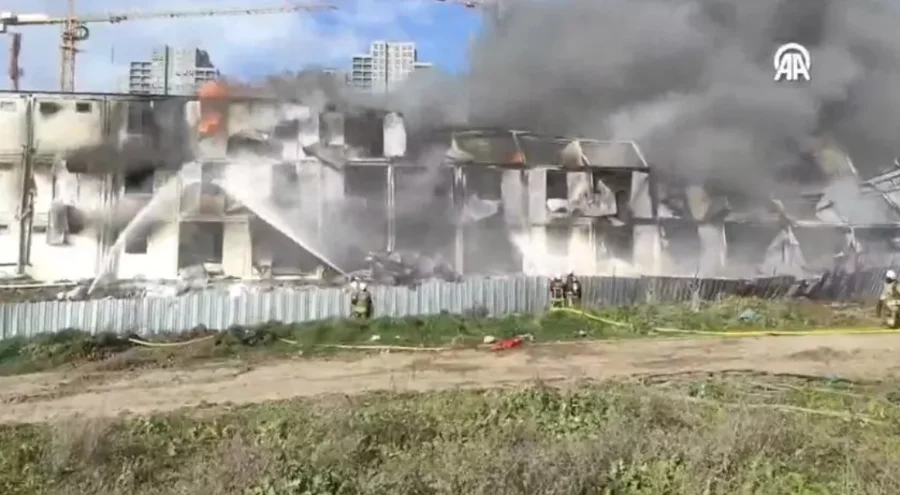 İstanbul Esenyurt'ta işçilerin kaldığı konteynerlerde yangın!