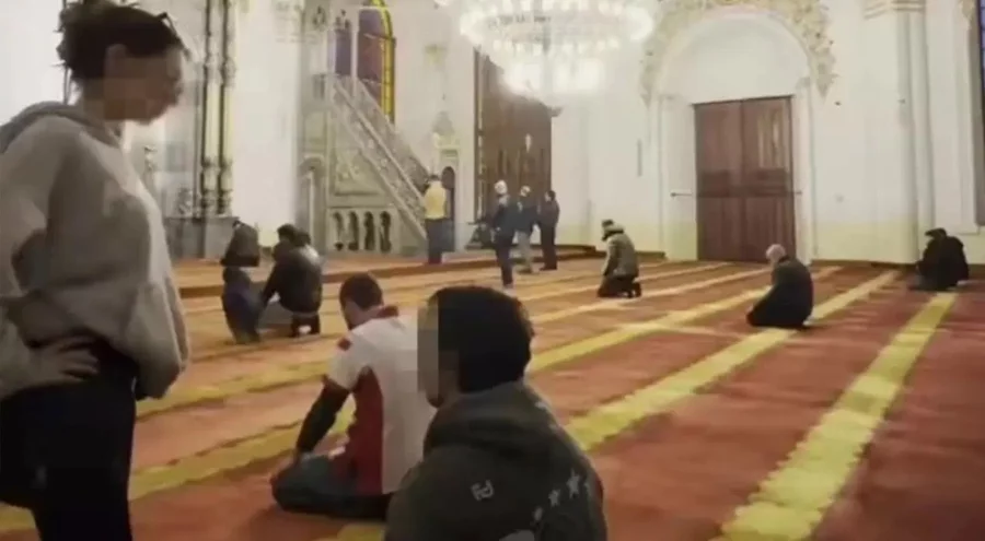 Camide video çeken genç ifadesinin ardından serbest bırakıldı