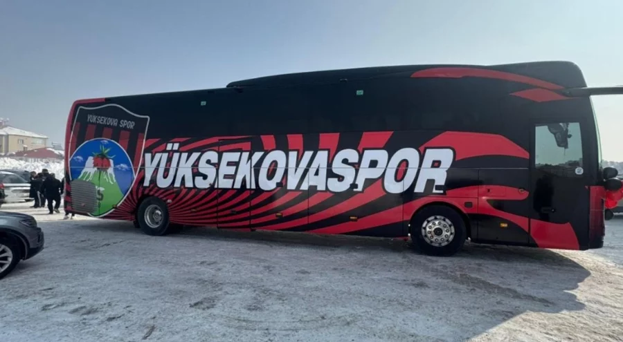 Cumhurbaşkanı Erdoğan, Kadın Futbol Takımı'na otobüs hediye etti