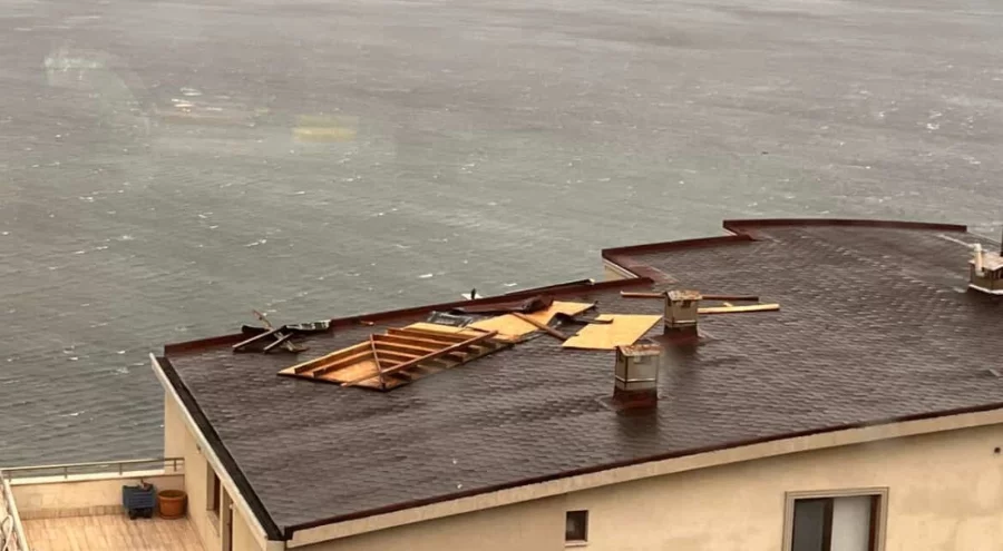 Gemlik'te çatılar bir bir uçtu