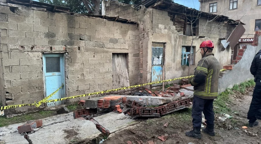 Bursa'da lodosta yıkılan duvarın altında kalan genç hayatını kaybetti