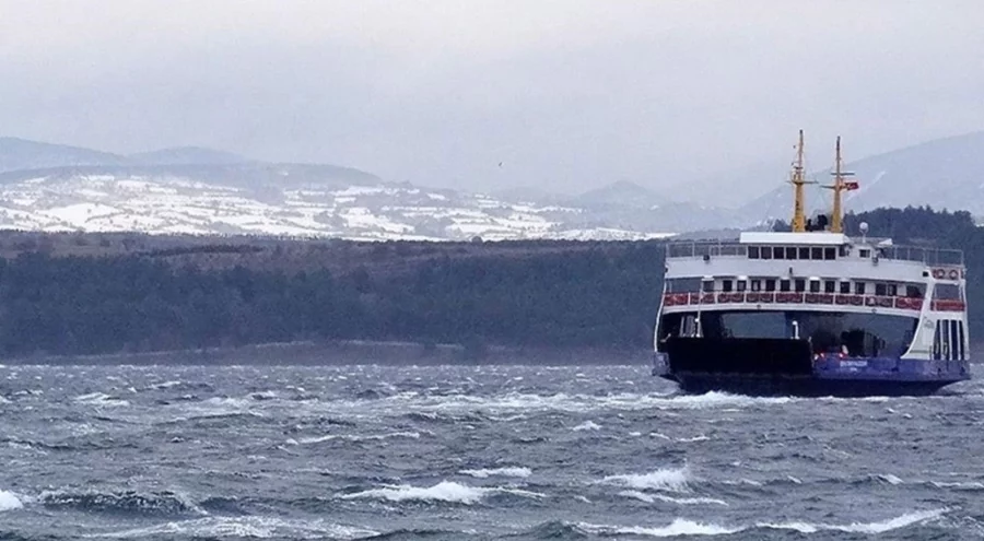 Gökçeada ve Bozcaada feribot seferleri fırtına engeli!
