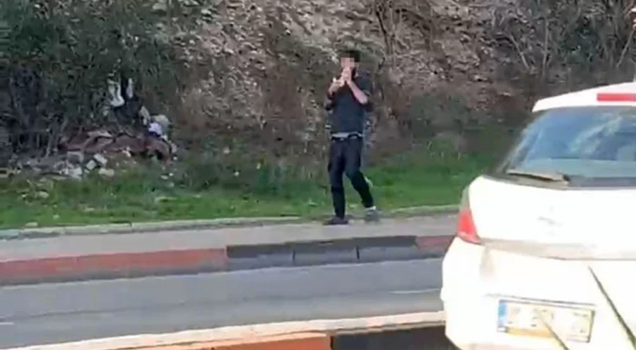 Adana'da herkesin gözü önünde poşetle uçucu madde çekti