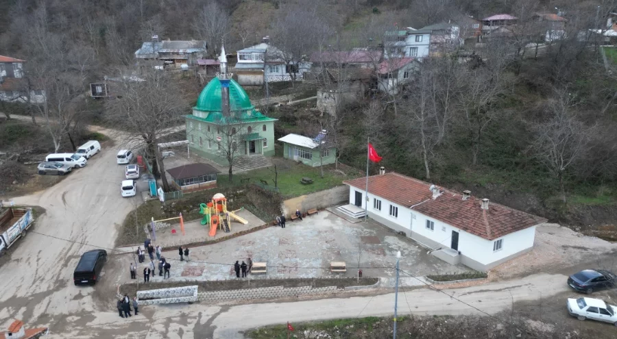İnegöl Belediyesi'nden İclaliye Mahallesi'nde meydan düzenlemesi