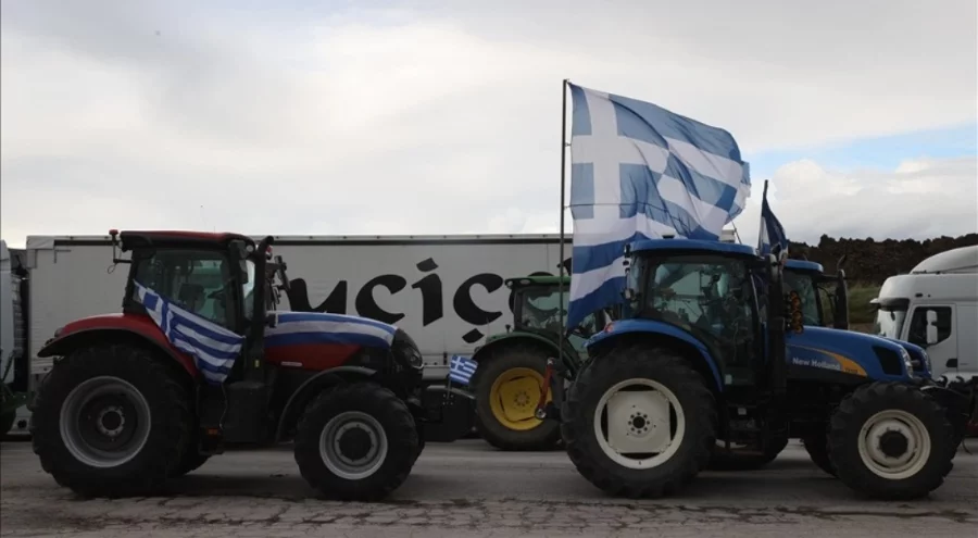 Yunanistan'da çiftçilerden yetersiz desteklere karşı 48 saatlik yol kapatma eylemi