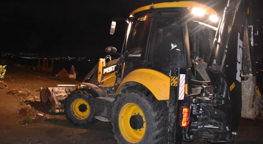 Gemlik'te kuvvetli yağış ve fırtınanın ardından temizlik başladı