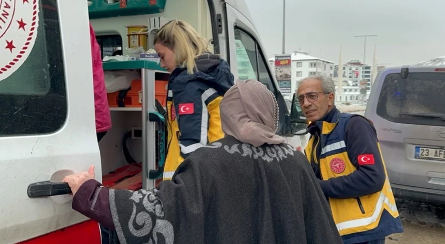 Doğal gaz zehirlenmesi: 1'i çocuk 6 kişi hastaneye kaldırıldı