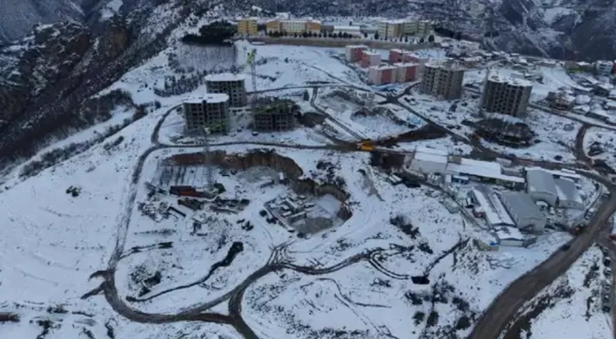 Artvin'de TOKİ konut inşaatında  6. kattan düşen işçi öldü