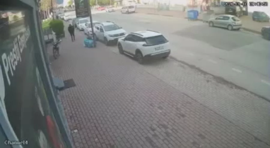 Bursa'da lodostan düşen tabeladan son anda böyle kaçtı