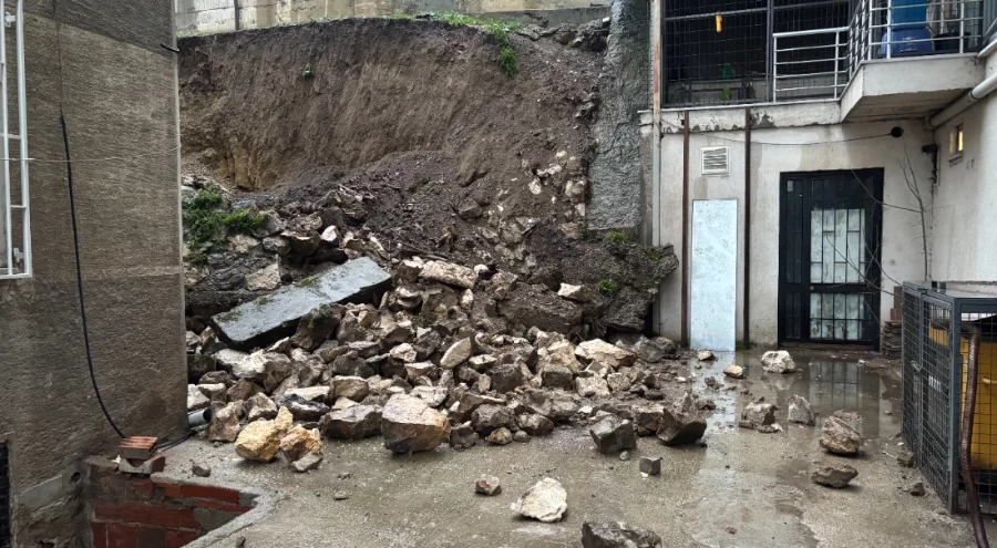 Edirne'de sağanak sonrası istinat duvarı çöktü