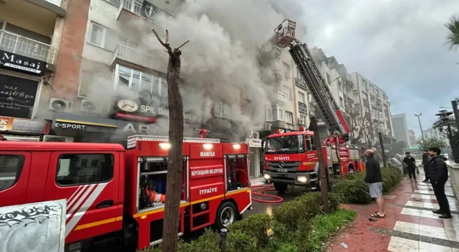 İnternet kafede başlayan yangın, eve sıçradı