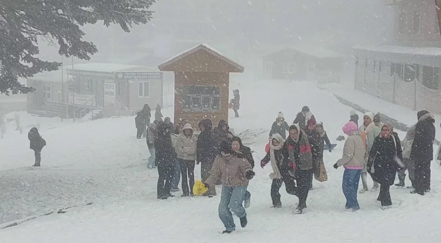 Uludağ'da kar kalınlığı 60 santimetreyi aştı
