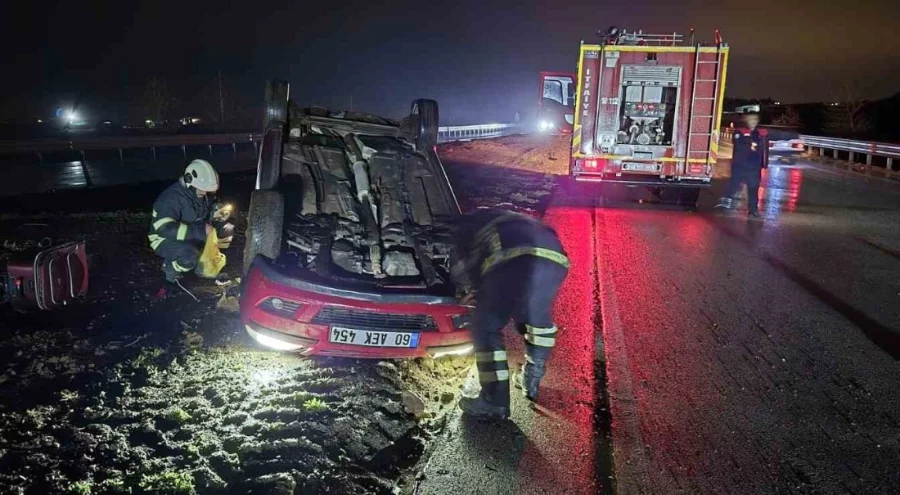 Hatay'da ters dönen otomobildeki 2 kişi yaralandı