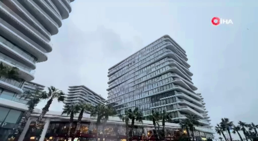 İstanbul Zeytinburnu'nda siteye bırakılan kargo paketi patladı: 2 yaralı