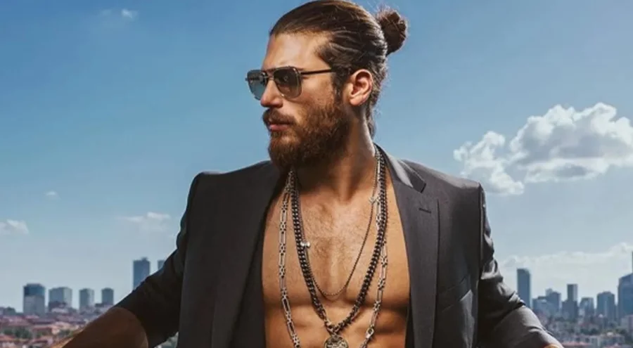 Can Yaman'dan Roma'da paylaşım: Sevgili İtalyan basını, Türk basını bana karşı hep kötü davrandı, siz öyle değilsiniz