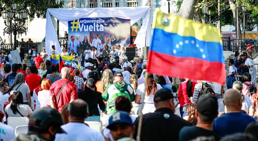 Venezuela'da Maduro için toplandılar