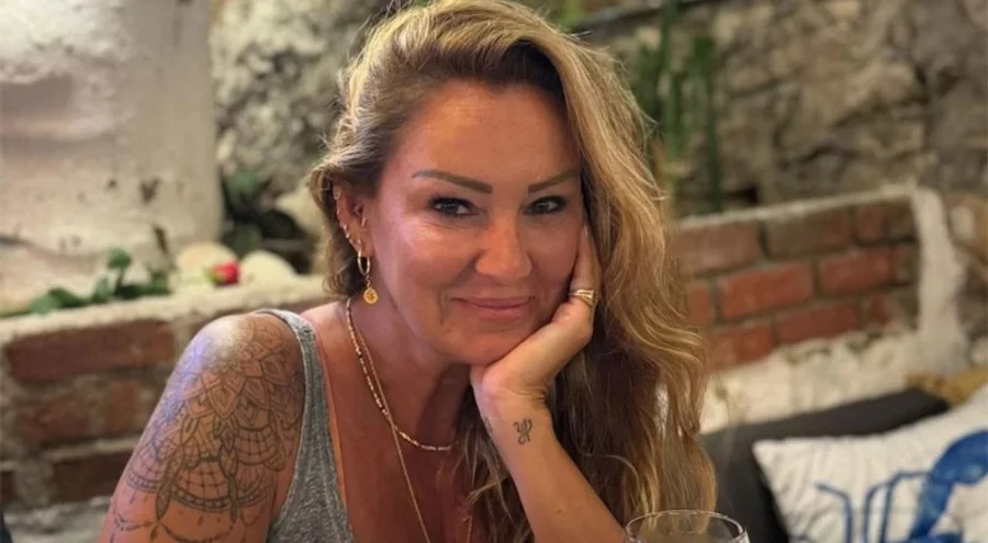 Oyuncu Pınar Altuğ'dan kendisinden para isteyen takipçisine sert tepki!