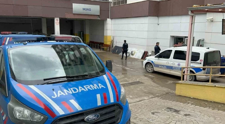 Çatıdan düşen bina yöneticisi yaşamını yitirdi