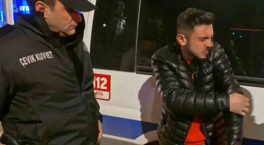 Arabanın içinde bıçaklanan şahıs, "Kaçmasaydım beni öldürürdü" dedi