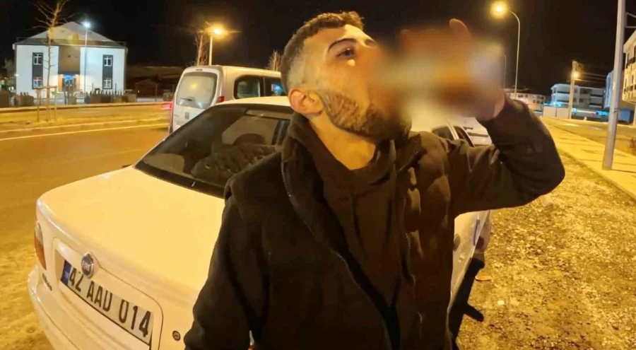 Alkollü sürücü ceza yedi, araç başında içmeye devam etti: '10 numara içtim'