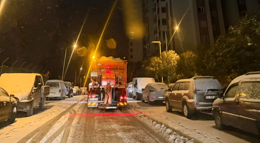 Osmangazi'de kar mesaisi aralıksız devam ediyor