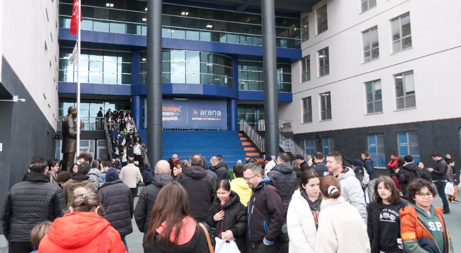 Bursa'da Arena Bursluluk Sınavı'na yoğun ilgi
