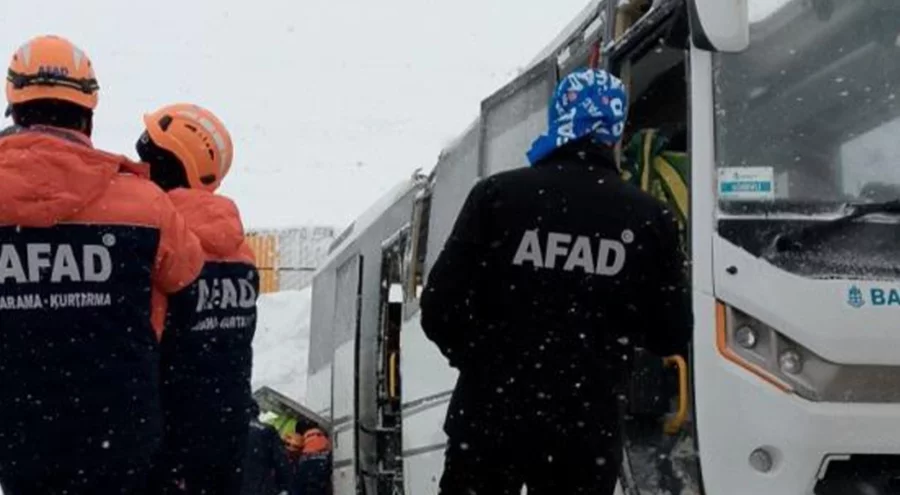Kayseri'de cenaze taşıyan minibüs devrildi: 22 yaralı