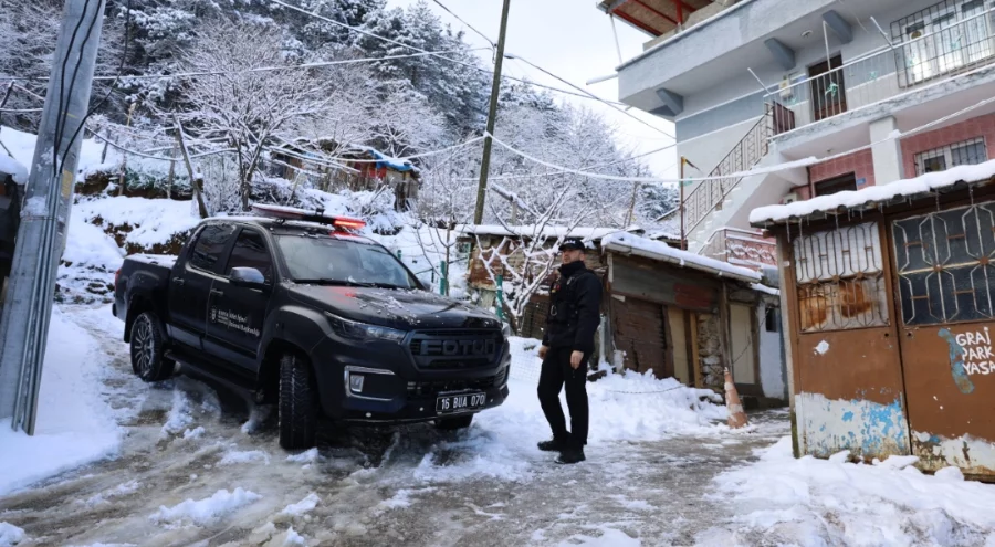 Bursa Büyükşehir ekipleri hayata da yol açıyor