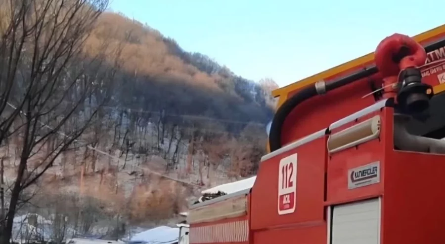 Korkutan yangın: 2 ev zarar gördü